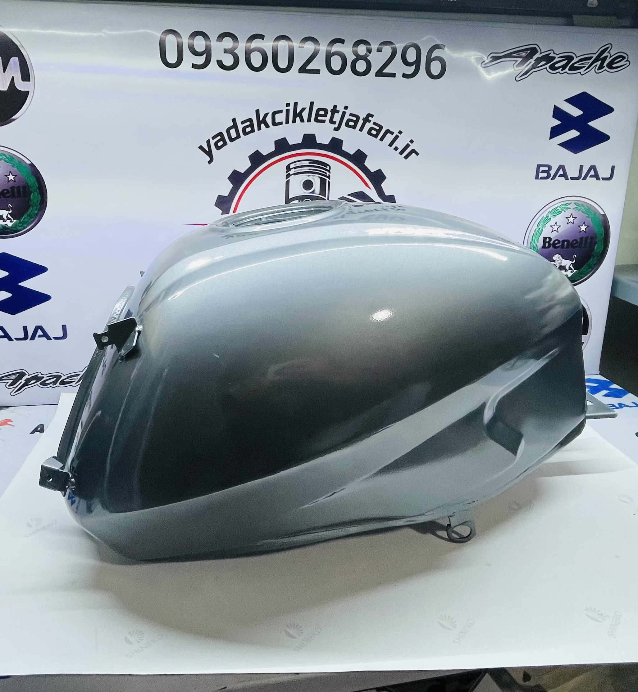 باک پالس یوجی فور نقره ای